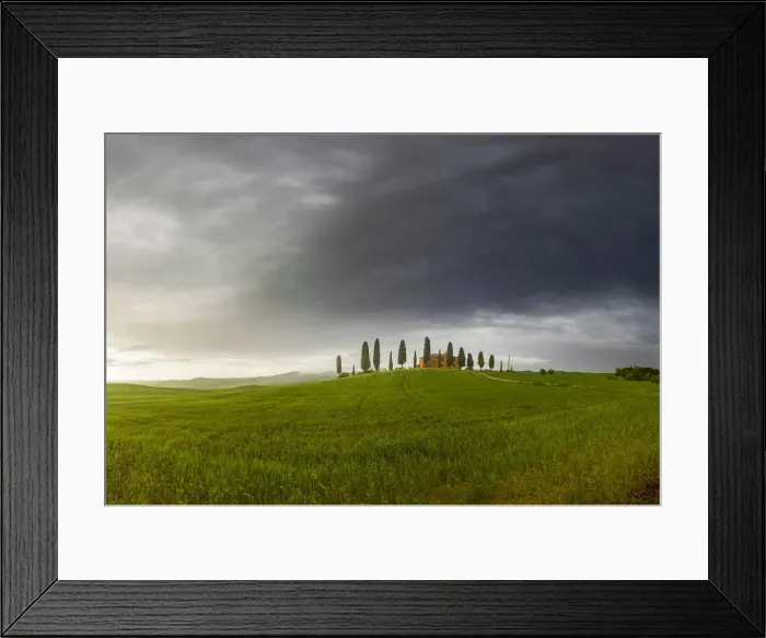 Framed Print : Countryhouse near Pienza at sunset in spring, Val d Orcia, Tuscany, Italy Framed Print : Countryhouse near Pienza at sunset in spring, Val d Orcia, Tuscany, Italy