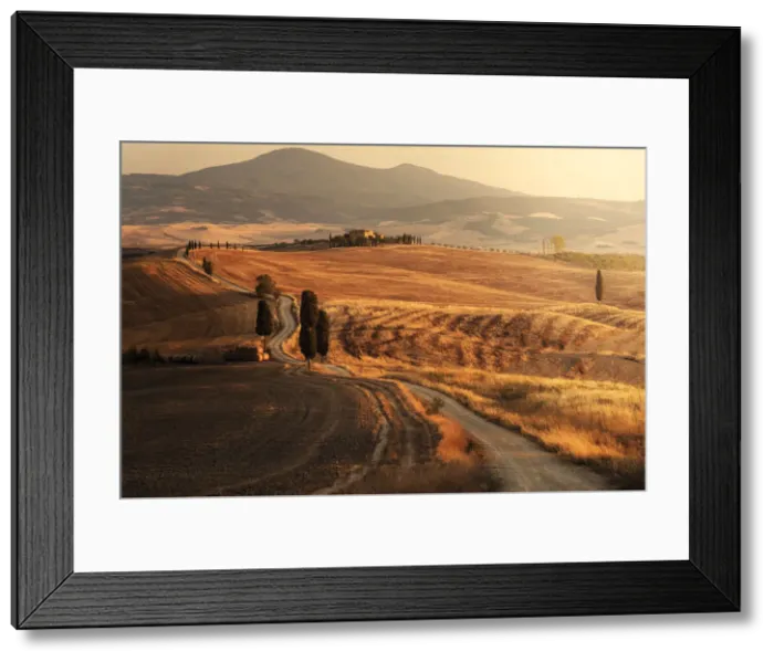 Framed Print : Podere Terrapille (The Gladiators House) during a summer sunset, Val d Orcia Framed Print : Podere Terrapille (The Gladiators House) during a summer sunset, Val d Orcia