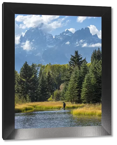 USA, Wyoming, Rockie Mountains, Teton County, Grand Teton National Park, fly fisherman