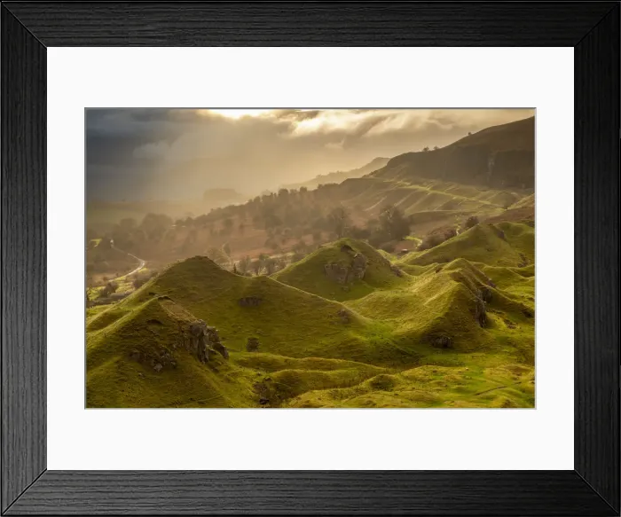 Framed Print : Atmospheric sunrise above Llangattock Escarpment in the Brecon Beacons National Park