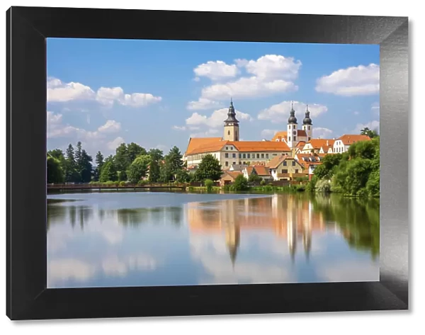 Telc Chateau reflected in Ulicky pond, UNESCO, Telc, Jihlava District, Vysocina Region