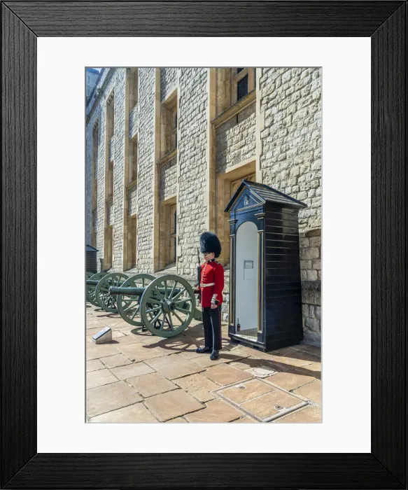 Framed Print : Queens guards at the Jewel House, Tower of London, UNESCO World Heritage site, London Framed Print : Queens guards at the Jewel House, Tower of London, UNESCO World Heritage site, London