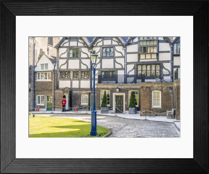 Framed Print : Queens guards and The Queens House, Tower of London, UNESCO World Heritage site Framed Print : Queens guards and The Queens House, Tower of London, UNESCO World Heritage site