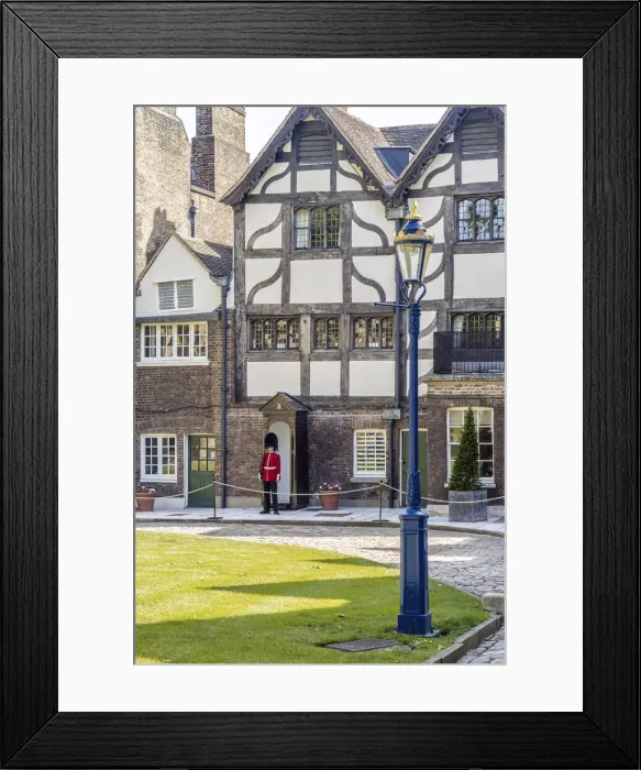 Framed Print : Queens guards and The Queens House, Tower of London, UNESCO World Heritage site Framed Print : Queens guards and The Queens House, Tower of London, UNESCO World Heritage site