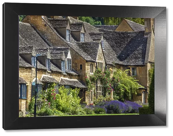 Europe, United Kingdom, England, Cotswolds. Stone cottages in Broadway village