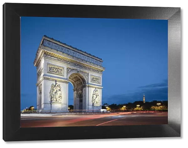 Twilight at Arc de Triomphe de l etoile, Paris, France