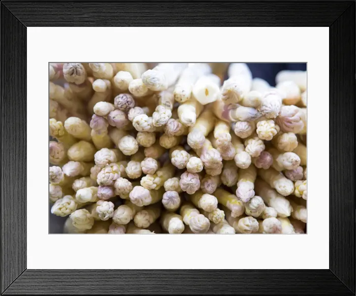 Framed Print : Spargel on sale at the weekend farmers market in front of St Pauls Cathedral Framed Print : Spargel on sale at the weekend farmers market in front of St Pauls Cathedral