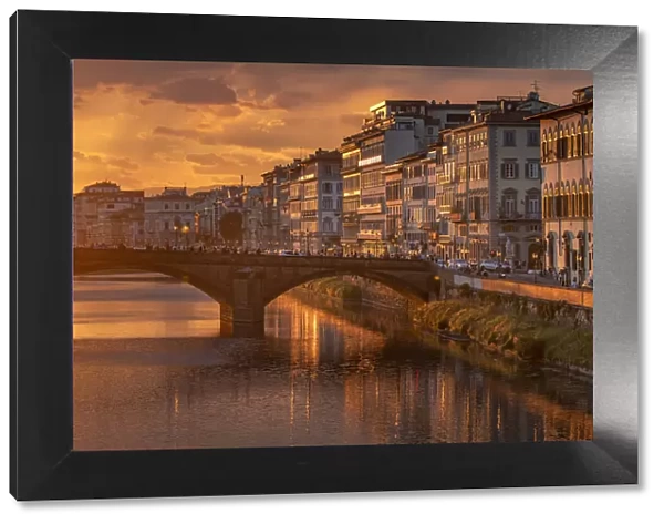Europe, Italy, Tuscany, Florence, river Arno at sunset