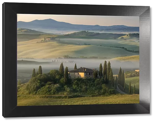 Europe, Italy, Tuscany, Toscana, San Quirico d Orcia, farm house in the morning (m)