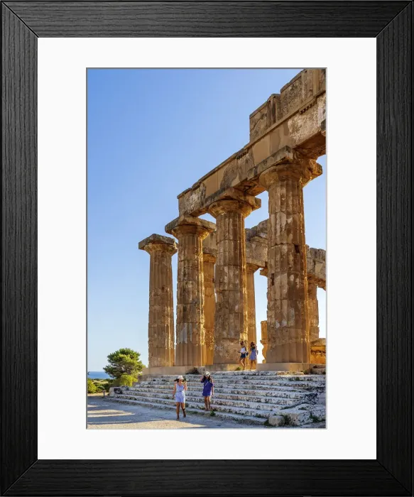Framed Print : Selinunte, Sicily. Tourists visiting the Greek temple at sunset Framed Print : Selinunte, Sicily. Tourists visiting the Greek temple at sunset