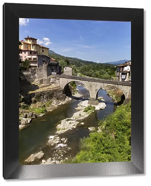 Italy, Tuscany, Serchio Valley, View of the Santa Lucia bridge on the Serchio river in