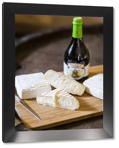Italy, Tuscany, Serchio Valley, Cheese tasting in a factory of the Garfagnana