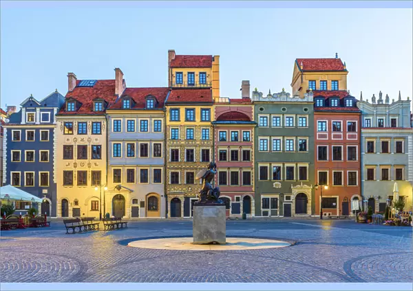 Old Town Market Square and the Warsaw Mermaid at dawn, UNESCO world heritage site