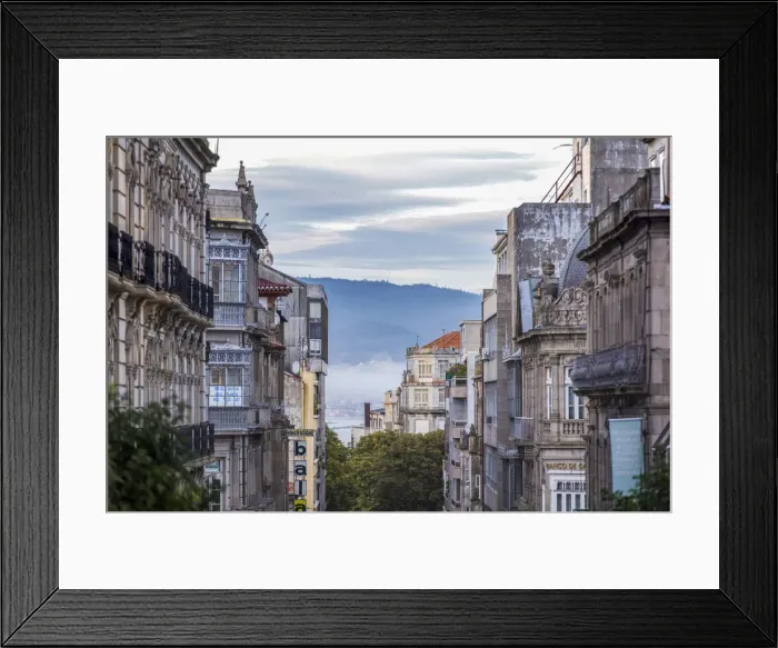 Framed Print : Spagna - Vigo e Isole Cies. Vista di edifici del centro della citta e della Ria di Vigo dalla Rua Velazquez Framed Print : Spagna - Vigo e Isole Cies. Vista di edifici del centro della citta e della Ria di Vigo dalla Rua Velazquez