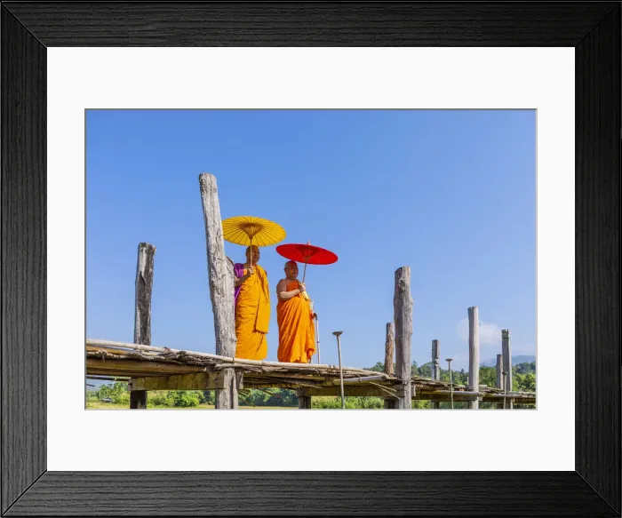 Framed Print : Monks at Su Tong Pae Bridge, Mae Hong Son, Northern Thailand, Thailand Framed Print : Monks at Su Tong Pae Bridge, Mae Hong Son, Northern Thailand, Thailand