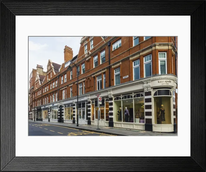 Framed Print : England, London, Knightsbridge Belgravia and Chelsea, Sloane Square, Symons Street