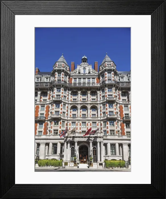 Framed Print : England, London, Westminster, Kensington and Chelsea, Knightsbridge Framed Print : England, London, Westminster, Kensington and Chelsea, Knightsbridge