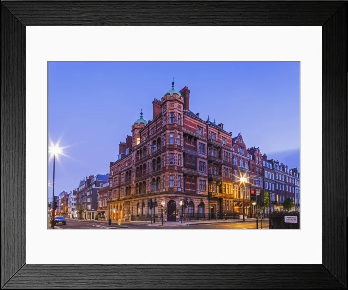 Framed Print : England, London, Marylebone, Corner of Harley Street and Cavendish Square Framed Print : England, London, Marylebone, Corner of Harley Street and Cavendish Square