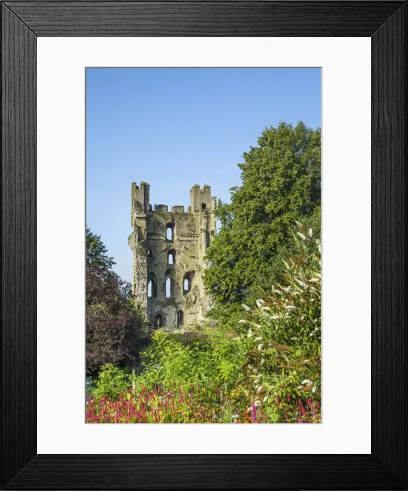 Framed Print : Ruined castle at Helmsley, Yorkshire, England, UK Framed Print : Ruined castle at Helmsley, Yorkshire, England, UK