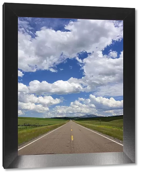 USA; Montana, Central Montana, slone highway under the big sky