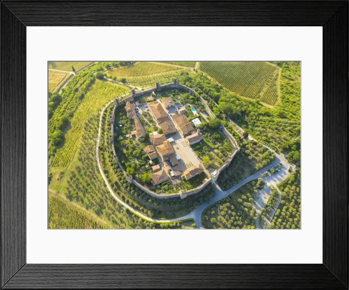 Framed Print : Monteriggioni, during a hot summer afternoon, municipality of Monteriggioni Framed Print : Monteriggioni, during a hot summer afternoon, municipality of Monteriggioni