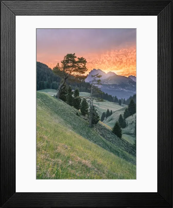Framed Print : Sunrise with a red sky at Alpe di Siusi (Seiser Alm), Castelrotto (Kastelruth), Dolomites Framed Print : Sunrise with a red sky at Alpe di Siusi (Seiser Alm), Castelrotto (Kastelruth), Dolomites