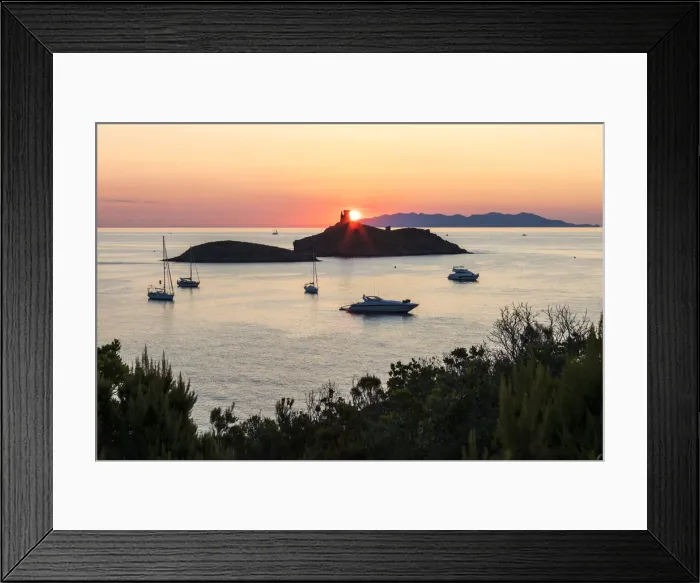 Framed Print : Finocchiarola Islands with Elba Island in the background, Rogliano Framed Print : Finocchiarola Islands with Elba Island in the background, Rogliano