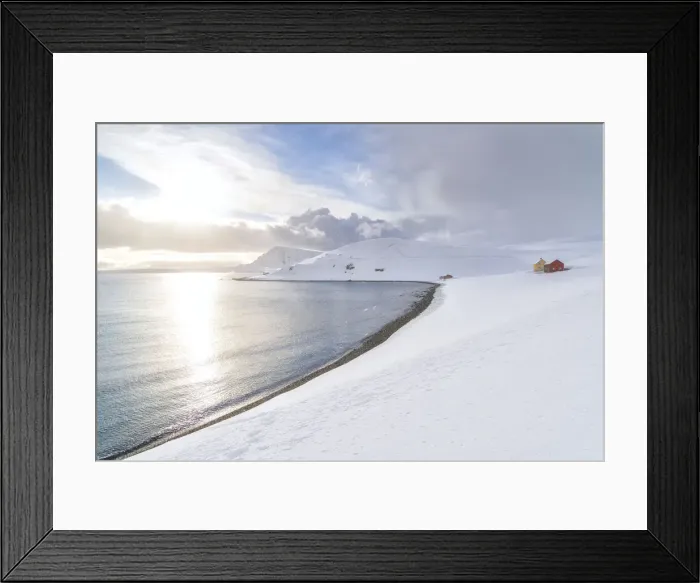 Framed Print : Sunlight reflected in the cold sea surrounded by snow, Skarsvag, Nordkapp Framed Print : Sunlight reflected in the cold sea surrounded by snow, Skarsvag, Nordkapp