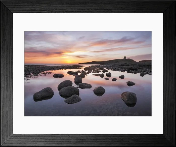 Framed Print : Dunstanburgh Castle and Embleton Bay, Northumberland, England Framed Print : Dunstanburgh Castle and Embleton Bay, Northumberland, England