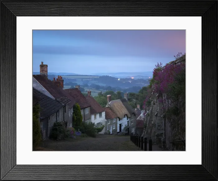Framed Print : Gold Hill at dawn, Shaftesbury, Dorset, England Framed Print : Gold Hill at dawn, Shaftesbury, Dorset, England
