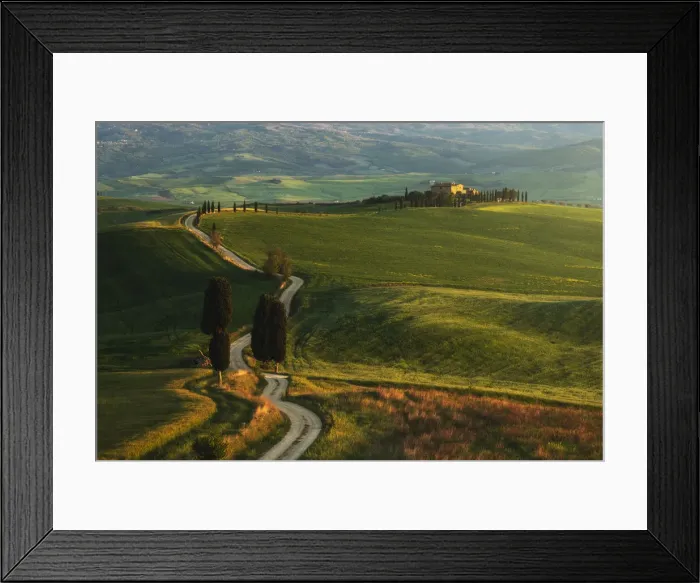 Framed Print : road to farmhouse in Montalcino, Tuscany, Italy Framed Print : road to farmhouse in Montalcino, Tuscany, Italy