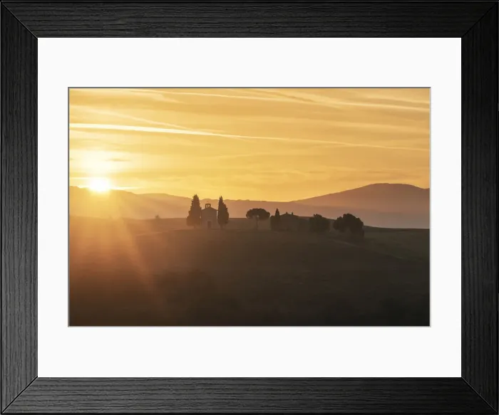 Framed Print : Evening sun on a farm house in Val d Orcia Tuscany, Italy Framed Print : Evening sun on a farm house in Val d Orcia Tuscany, Italy