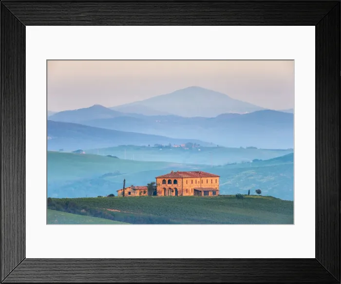 Framed Print : Tuscan farmhouse in the Val d Orcia, near Pienza, Tuscany, Italy Framed Print : Tuscan farmhouse in the Val d Orcia, near Pienza, Tuscany, Italy