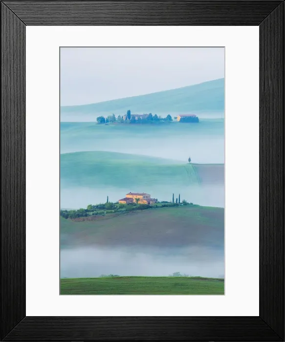 Framed Print : Rolling hills in the Tuscan countryside, Val D Orica, Tuscany, Italy Framed Print : Rolling hills in the Tuscan countryside, Val D Orica, Tuscany, Italy