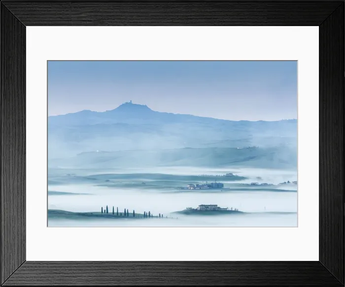 Framed Print : Misty morning in the Val D Orcia, Tuscany, Italy