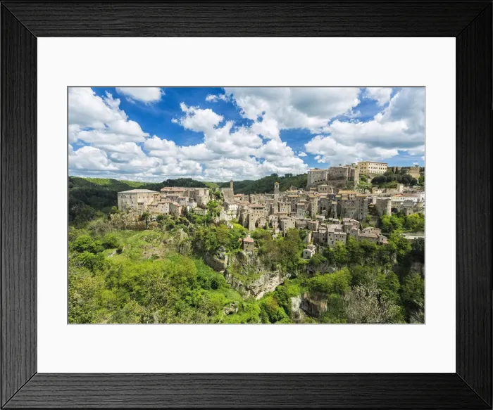 Framed Print : View over the town of Sorano, Tuscany, Italy Framed Print : View over the town of Sorano, Tuscany, Italy