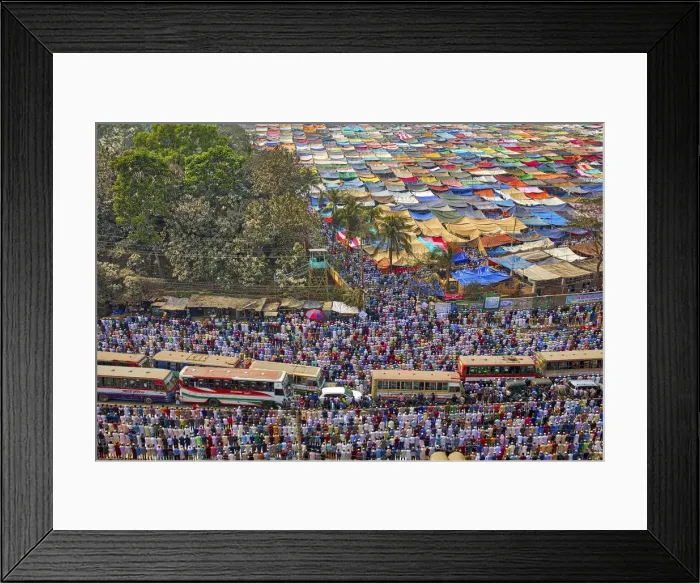 Framed Print : Thousands of Muslims kneel in the middle of a busy road junction to pray Framed Print : Thousands of Muslims kneel in the middle of a busy road junction to pray