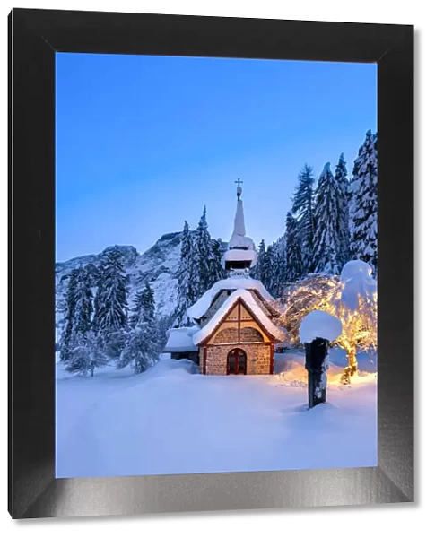 Braies  /  Prags, Dolomites, South Tyrol, Italy. The chapel at Lake Braies
