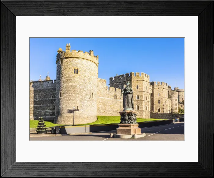 Framed Print : Queen Victoria Statue and Windsor Castle, Windsor Great Park, Windsor, Berkshire Framed Print : Queen Victoria Statue and Windsor Castle, Windsor Great Park, Windsor, Berkshire