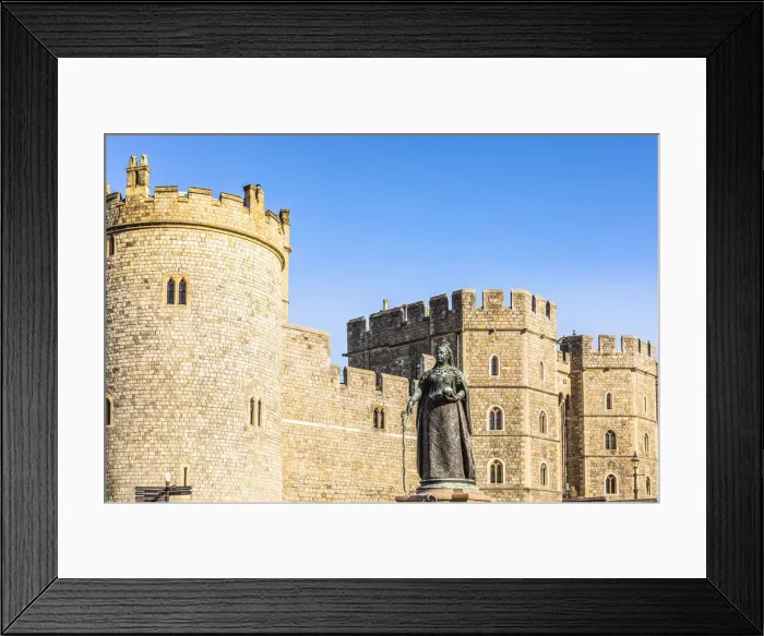 Framed Print : Queen Victoria Statue and Windsor Castle, Windsor Great Park, Windsor, Berkshire Framed Print : Queen Victoria Statue and Windsor Castle, Windsor Great Park, Windsor, Berkshire