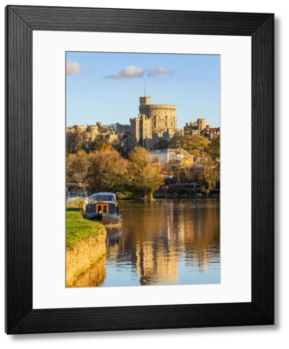 Framed Print : Windsor Castle and River Thames, Windsor, Berkshire, United Kingdom Framed Print : Windsor Castle and River Thames, Windsor, Berkshire, United Kingdom