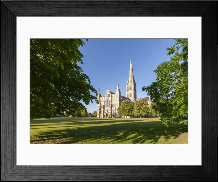 Framed Print : Salisbury Cathedral bathed in evening sunshine, Salisbury, Wiltshire, England Framed Print : Salisbury Cathedral bathed in evening sunshine, Salisbury, Wiltshire, England