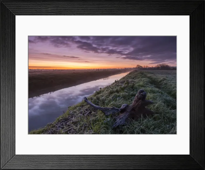 Framed Print : Winter sunrise over the River Brue near Glastonbury, Somerset, England Framed Print : Winter sunrise over the River Brue near Glastonbury, Somerset, England