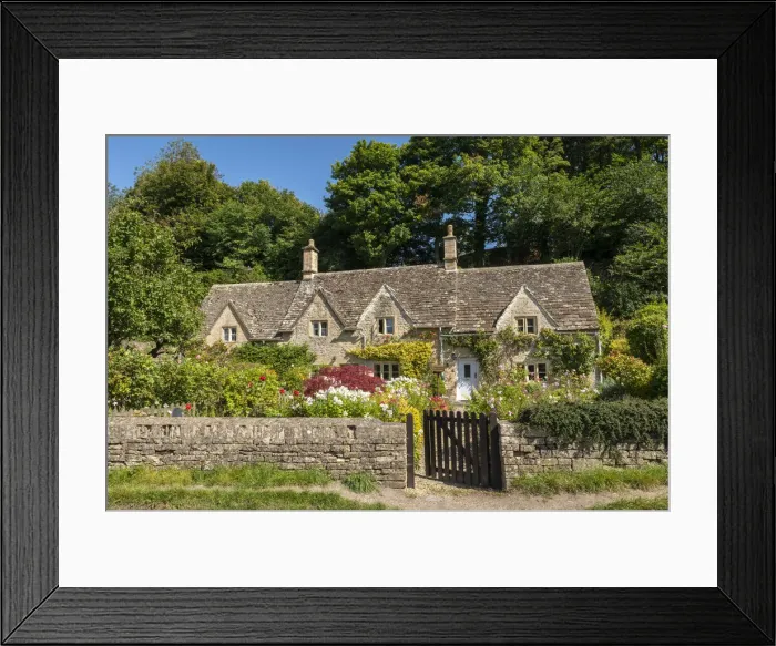 Framed Print : Idyllic stone cottage in the picturesque Cotswolds village of Bibury, Gloucestershire