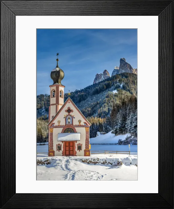 Framed Print : Scenic winter view over St Johann in Ranui church with Odle Dolomites behind