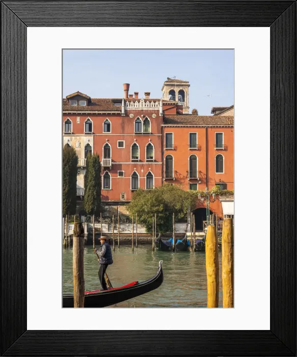 Framed Print : Gondolier in Venice, Veneto, Italy Framed Print : Gondolier in Venice, Veneto, Italy