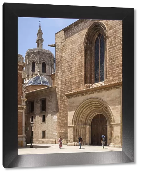 Spain, Comunidad Valenciana, Lateral faazade of the St Mary Cathedral