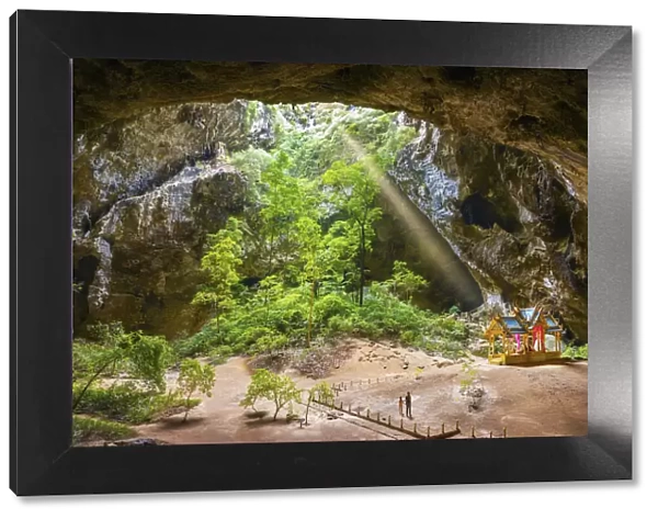 Thailand, Prachuap Kiri Khan, Khao Sam Roi Yot National Park, Tham Phraya Nakhon cave