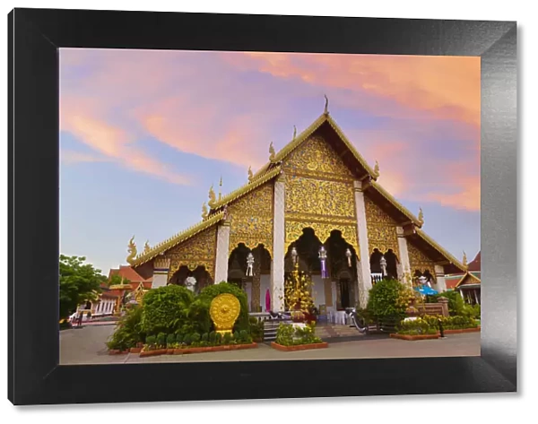 Thailand, Lamphun, Wat Phrathat Haripunchai Woramahawihan, low view of temple