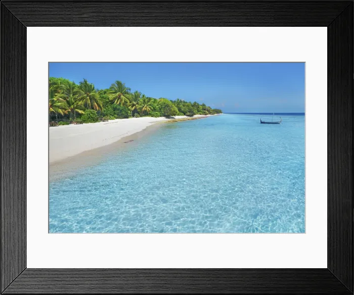Framed Print : Palm trees and tropical beach - Maldives, Baa Atoll, Kunfunadhoo - Soneva Fushi Framed Print : Palm trees and tropical beach - Maldives, Baa Atoll, Kunfunadhoo - Soneva Fushi